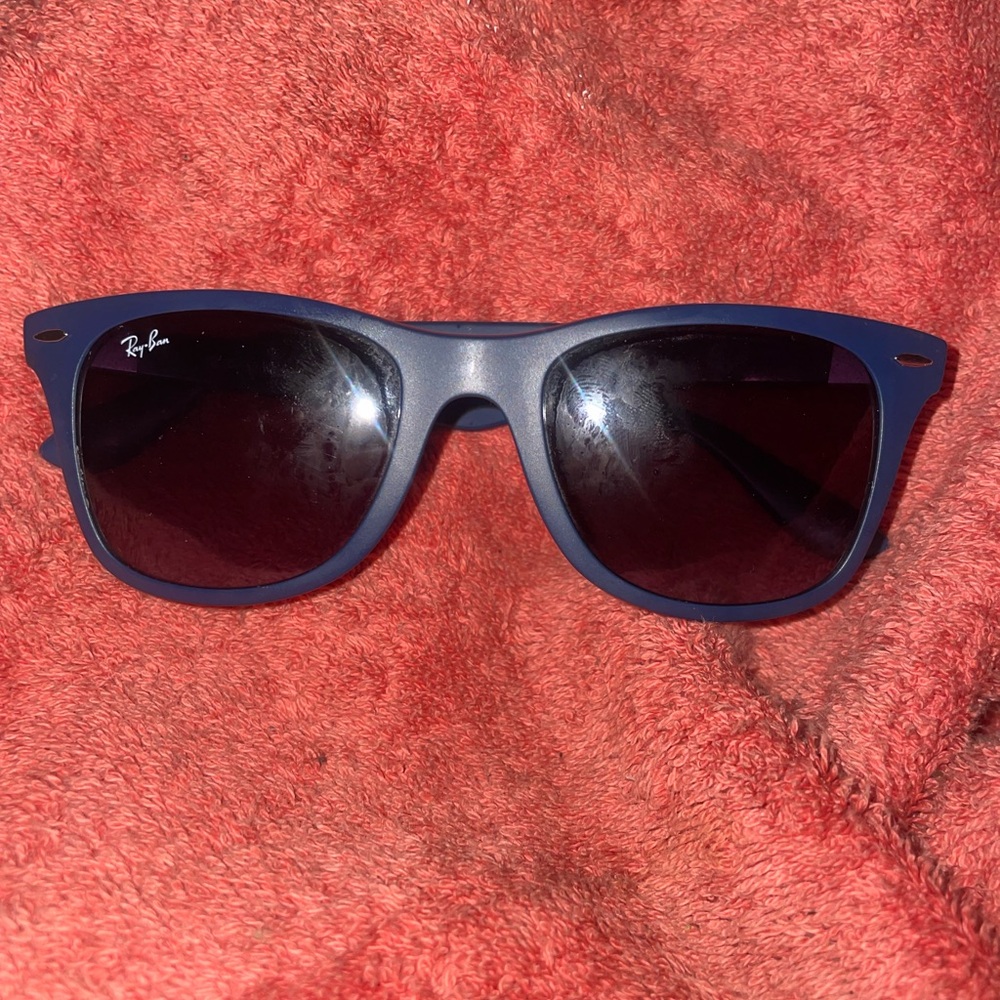 Ray Bans LiteForce RB4195 - 6331/8G 
Size 52 Blue
